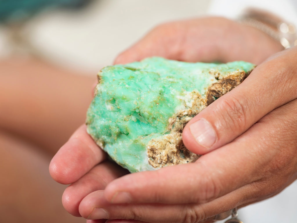 Chrysoprase Meaning: Metaphysical Properties & Uses