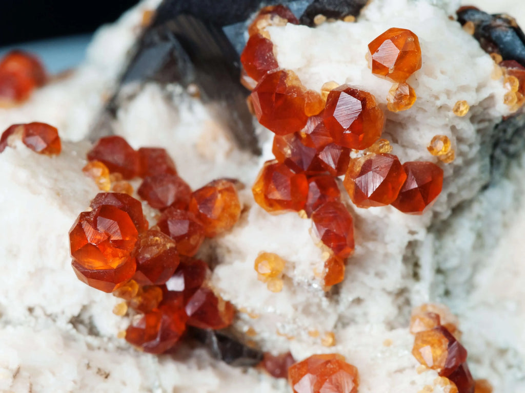 Different Garnets Exploring the World of Garnets | Info on Garnet Types and Varieties ...
