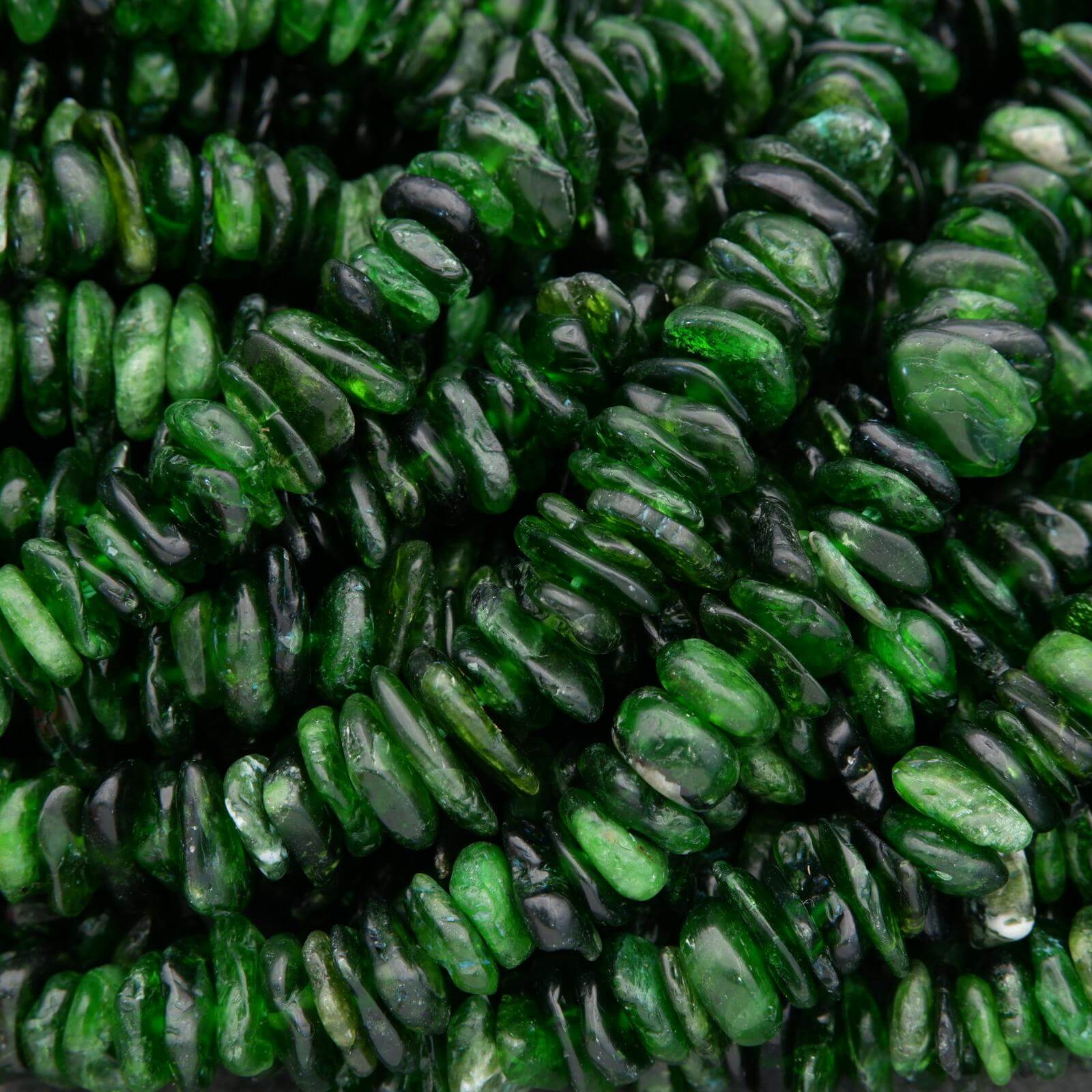 Chrome Diopside · Smooth · Chips · 8mm– Tejas Beads