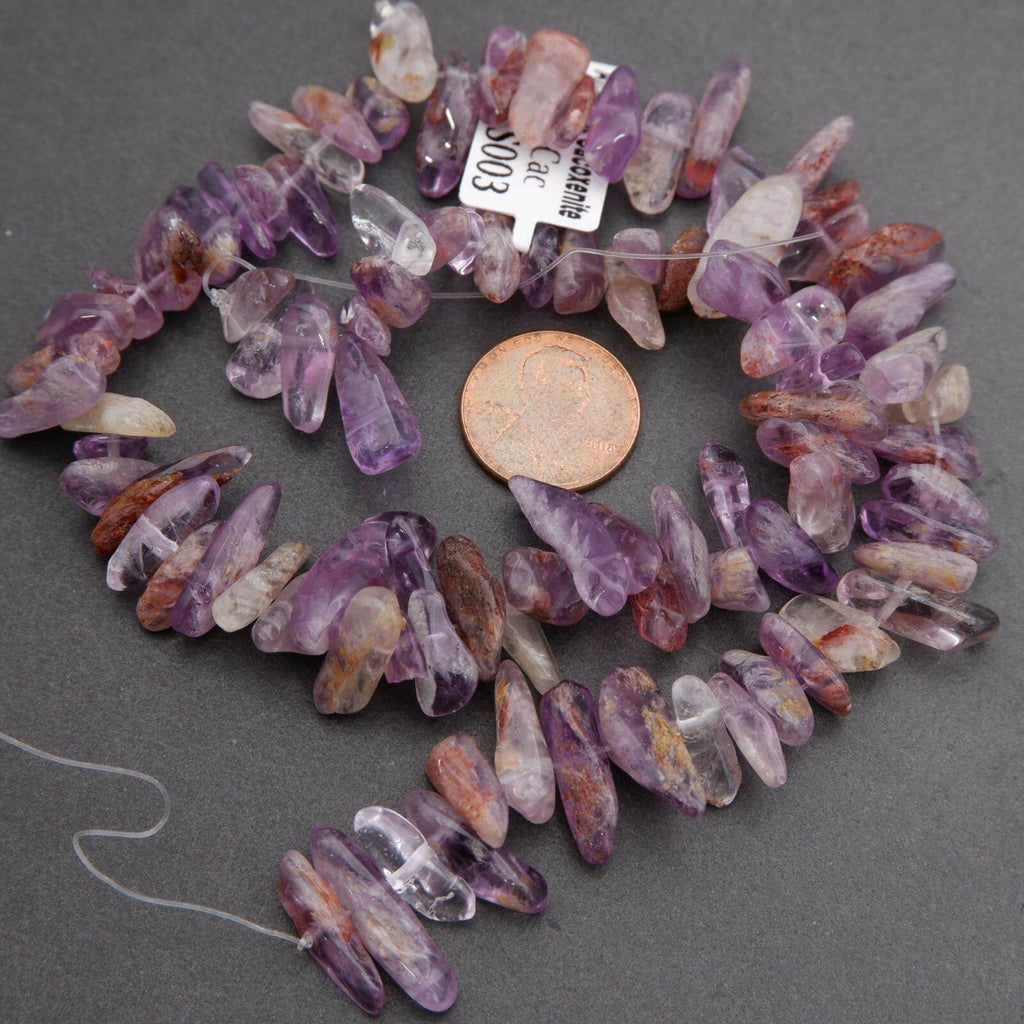 Necklace made of amethyst crystal chips on a gray background