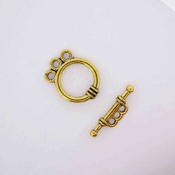 Gold triple ring toggle.