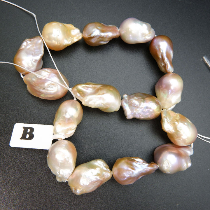 Pearl · Baroque · Champagne · 16mm, 20mm, Pearl, Tejas Beads