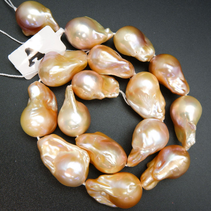 Pearl · Baroque · Champagne · 16mm, 20mm, Pearl, Tejas Beads