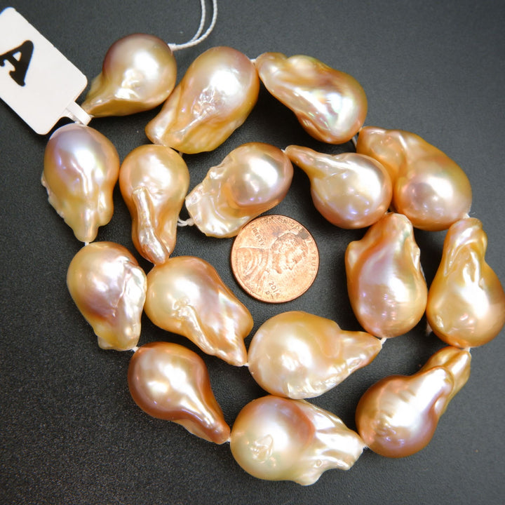 Pearl · Baroque · Champagne · 16mm, 20mm, Pearl, Tejas Beads