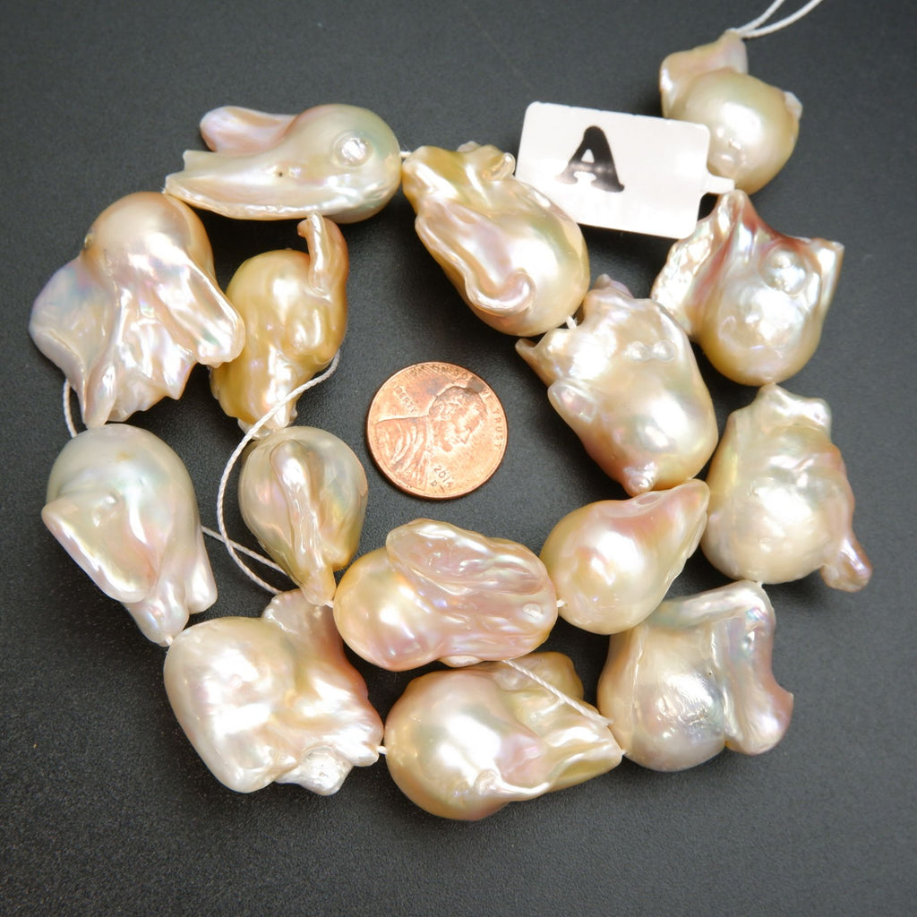 Pearl A+ · Baroque · Champagne · 28mm, Pearl, Tejas Beads