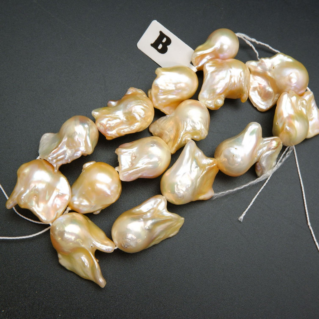 Pearl A+ · Baroque · Champagne · 28mm, Pearl, Tejas Beads